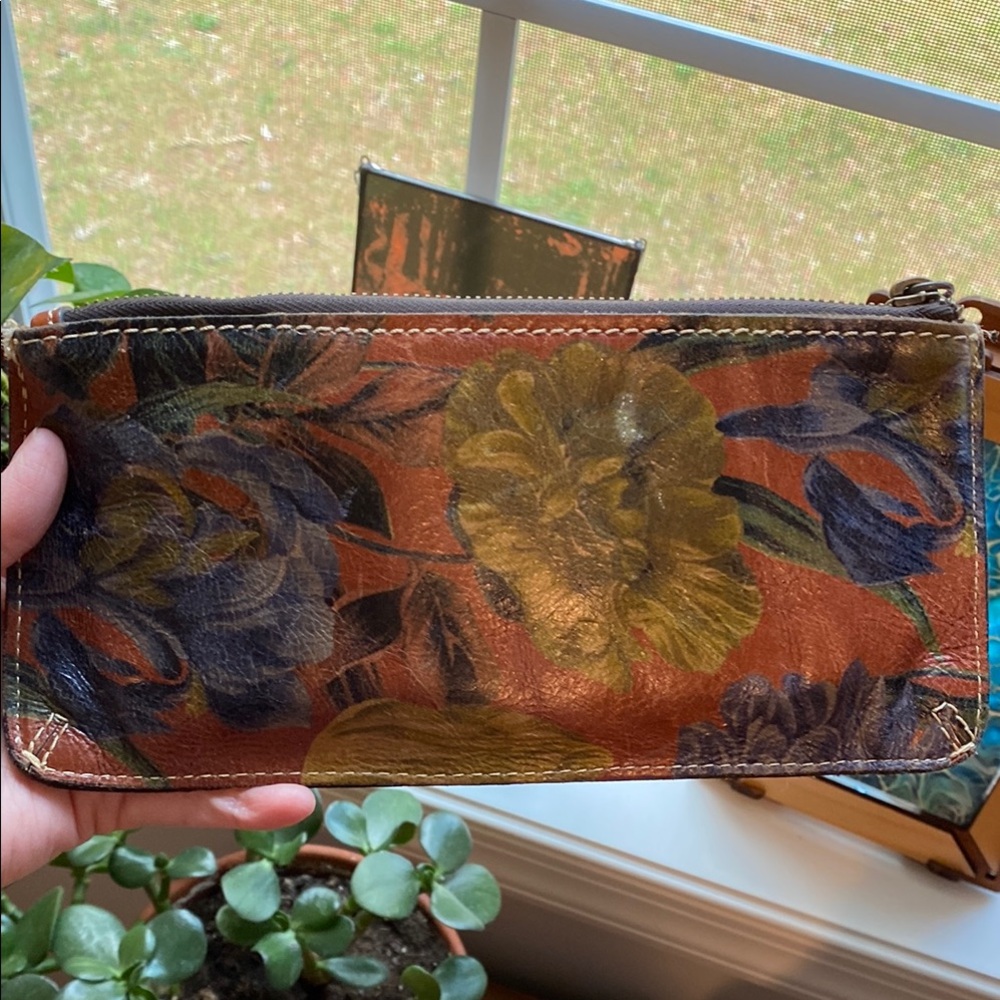 Patricia Nash Floral Leather wristlet - Picture 2 of 7